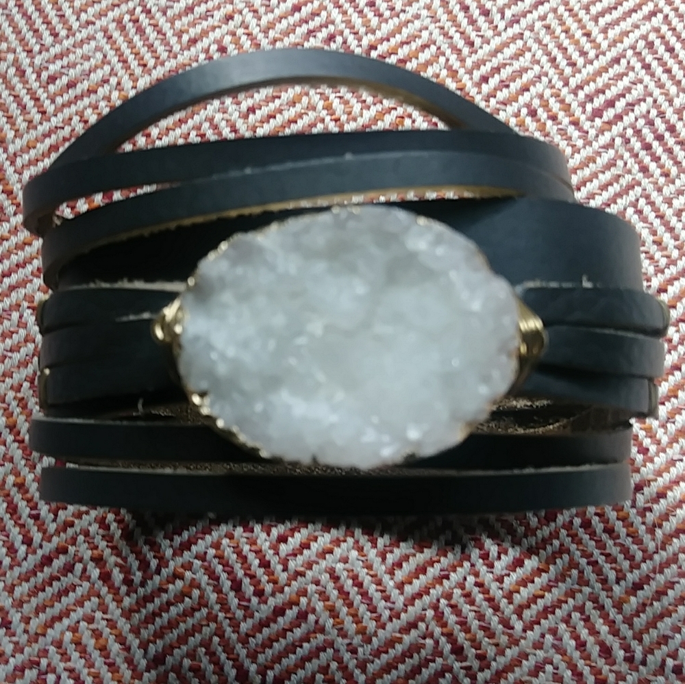 Leather and agate wrap style bracelet